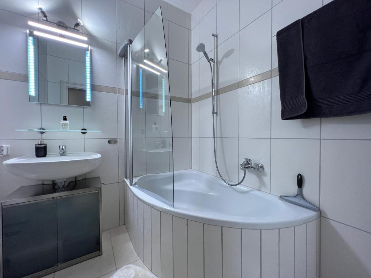 Vienna Design Apartment By Rabe - Kostenfreier Parkplatz & Netflix & Coffee-Bar - Nahe Schloss Schoenbrunn מראה חיצוני תמונה